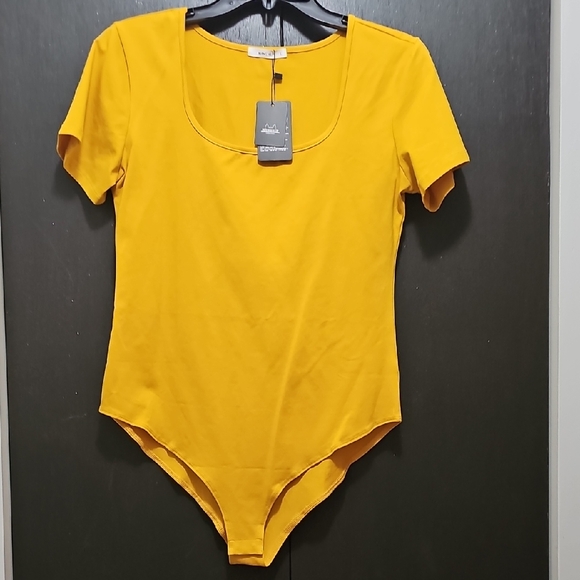 Mangdiup Tops - Golden Short Sleeve Bodysuit